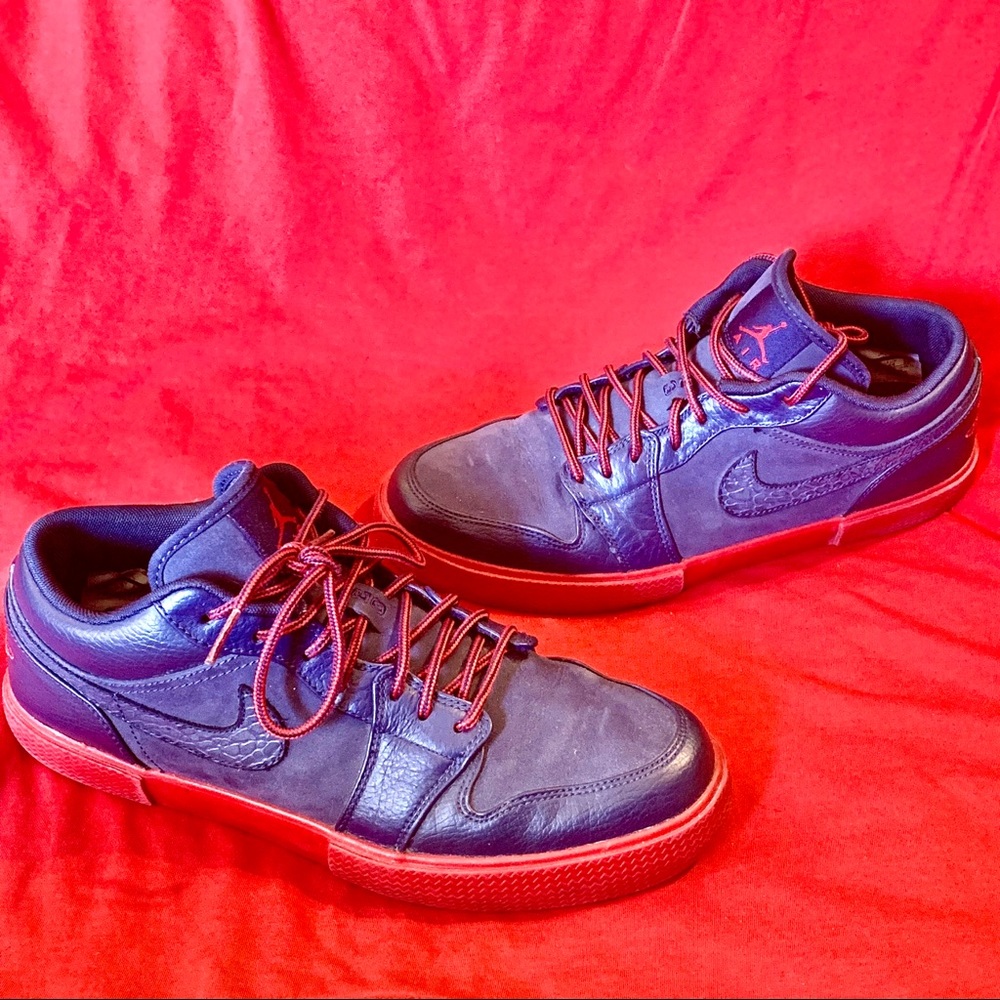 Men’s Jordan Retro V.1 Low “Obsidian” (10)